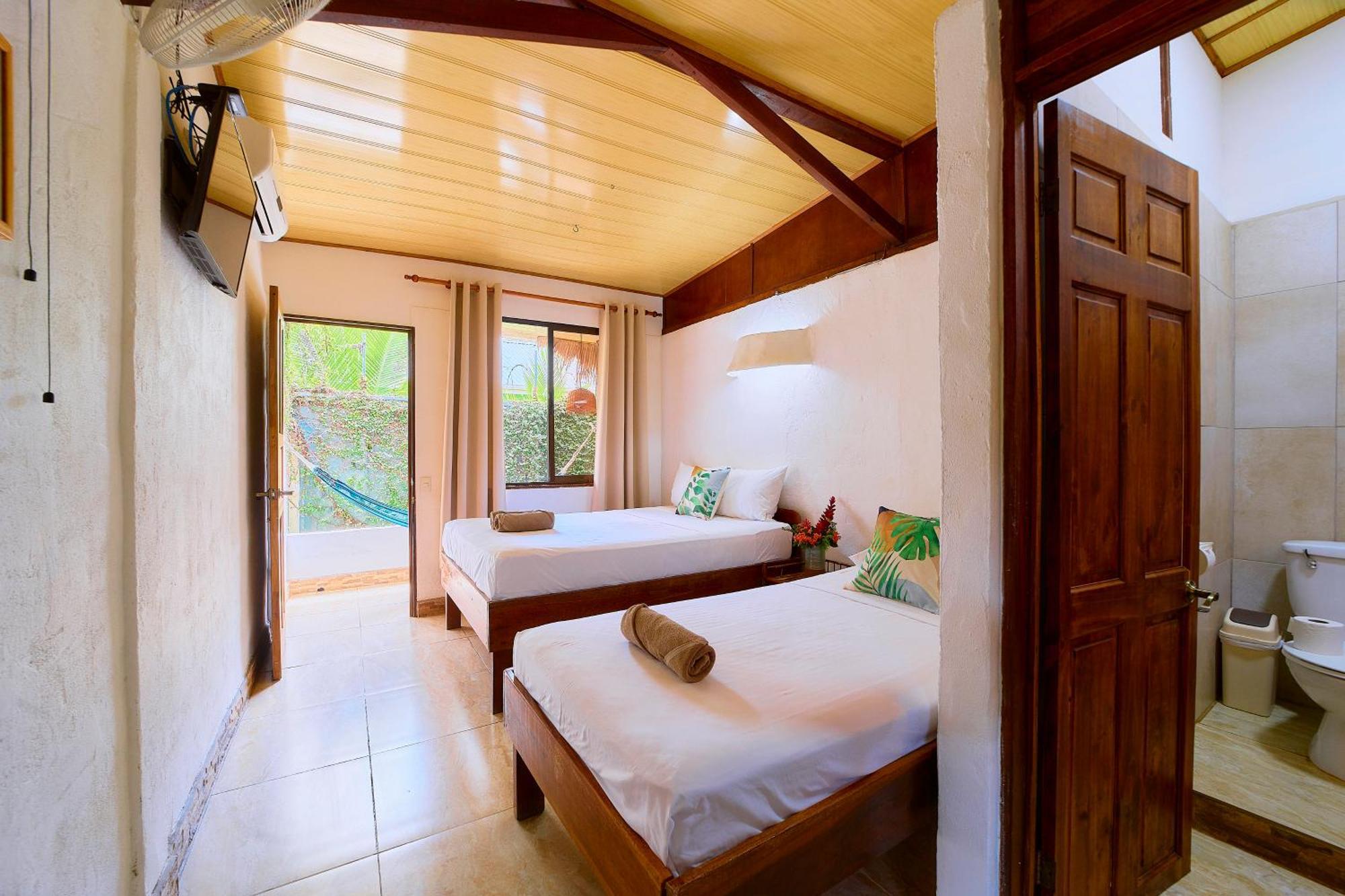 Cabinas Montesol Puerto Viejo de Talamanca Exterior foto