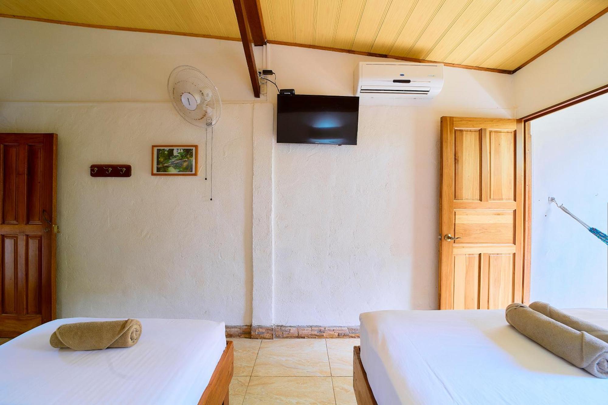 Cabinas Montesol Puerto Viejo de Talamanca Exterior foto