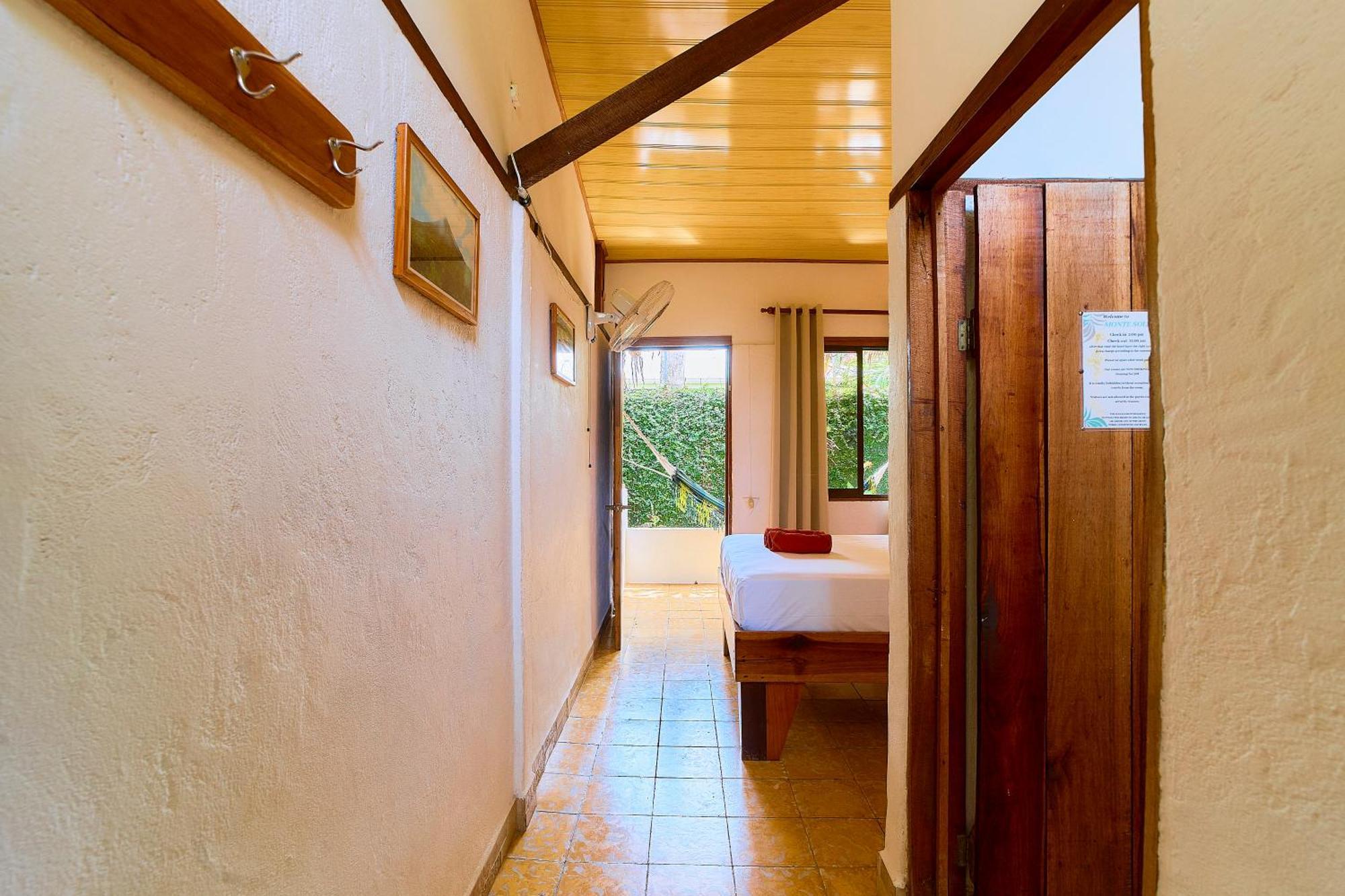 Cabinas Montesol Puerto Viejo de Talamanca Exterior foto